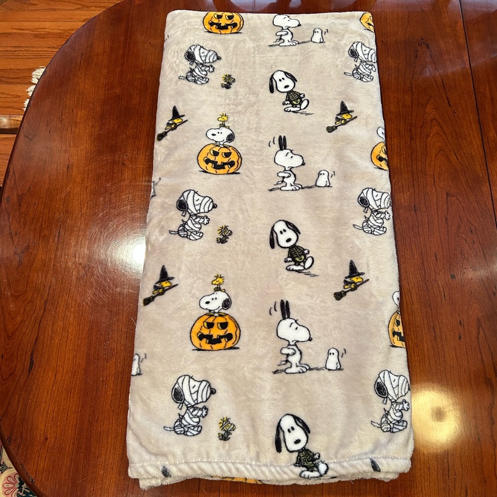 *SOLD* Berkshire Peanuts Snoopy Halloween Ghost Pumpkin Blanket